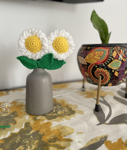 Crochet Daisy flower in Ceramic Pot